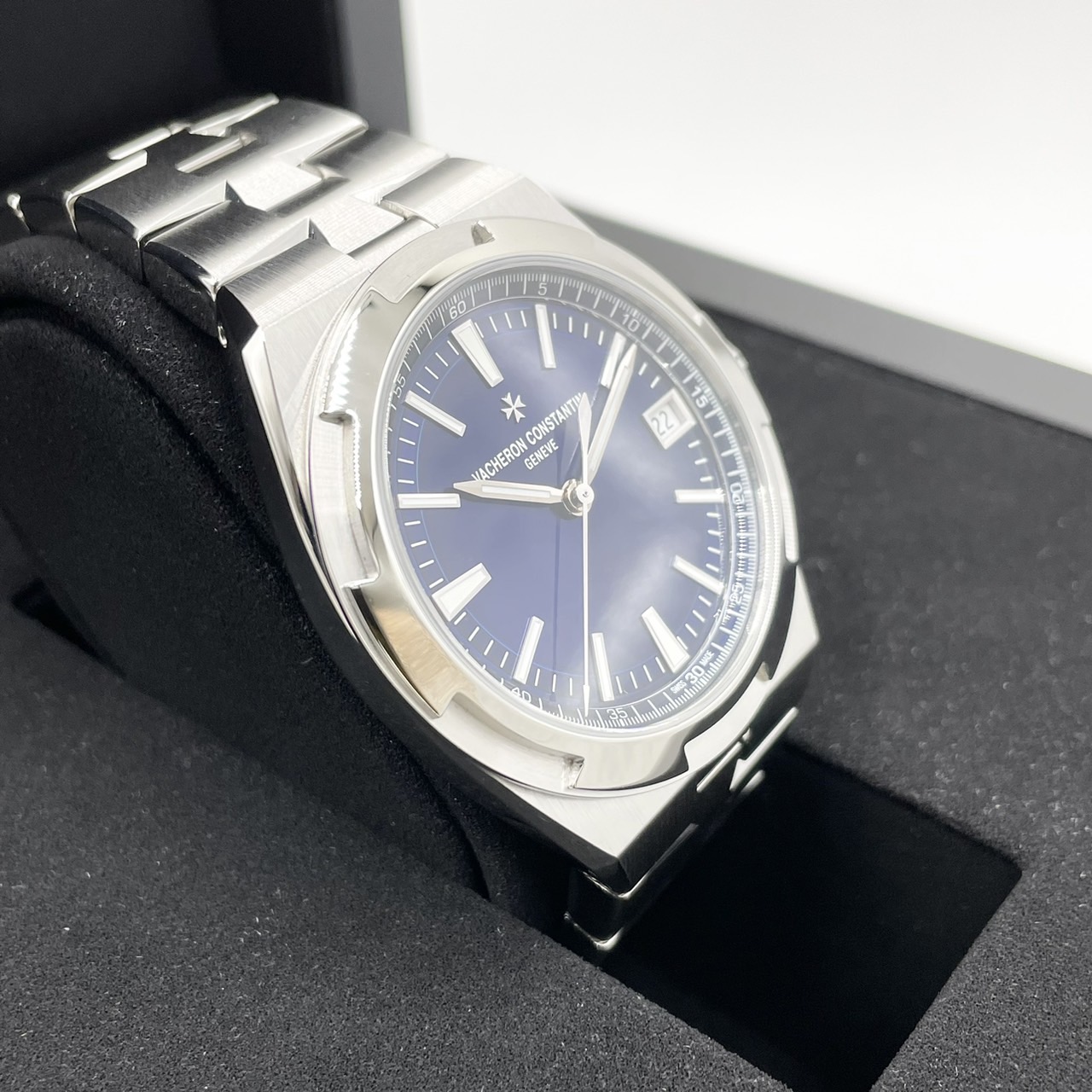 ヴァシュロンコンスタンタン オーヴァーシーズ 4520V/210A-B128