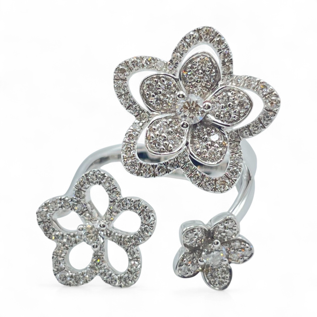 グラフ ワイルドフラワー トリプル ダイヤモンド リング RGR841 ホワイトゴールド 8号