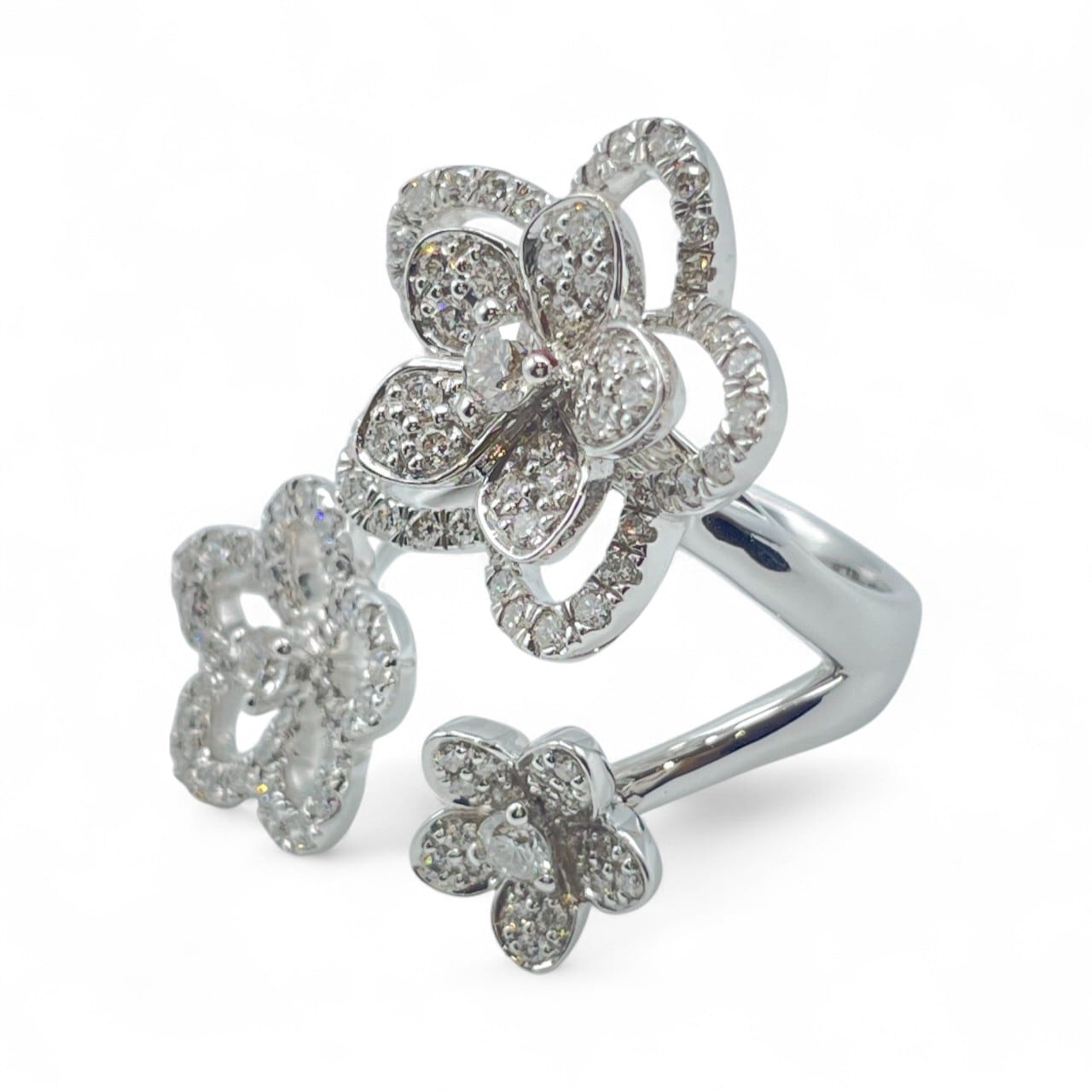 グラフ ワイルドフラワー トリプル ダイヤモンド リング RGR841