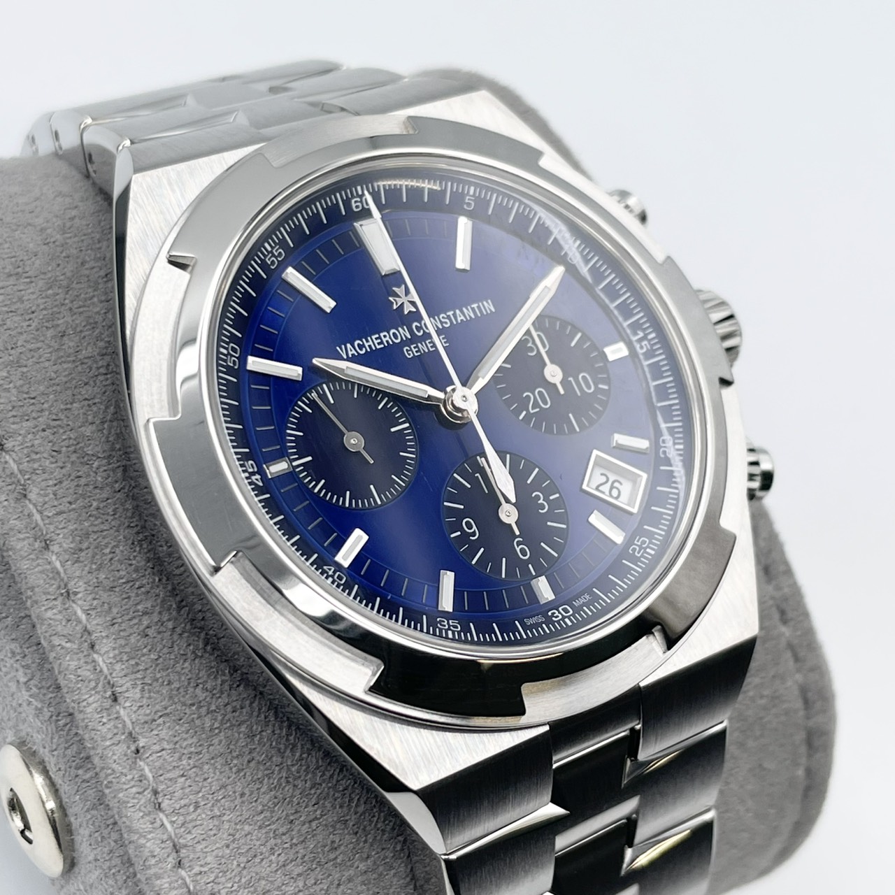 ヴァシュロンコンスタンタン オーヴァーシーズ・クロノグラフ 5520V/210A-B148 ブルー 42.5mm