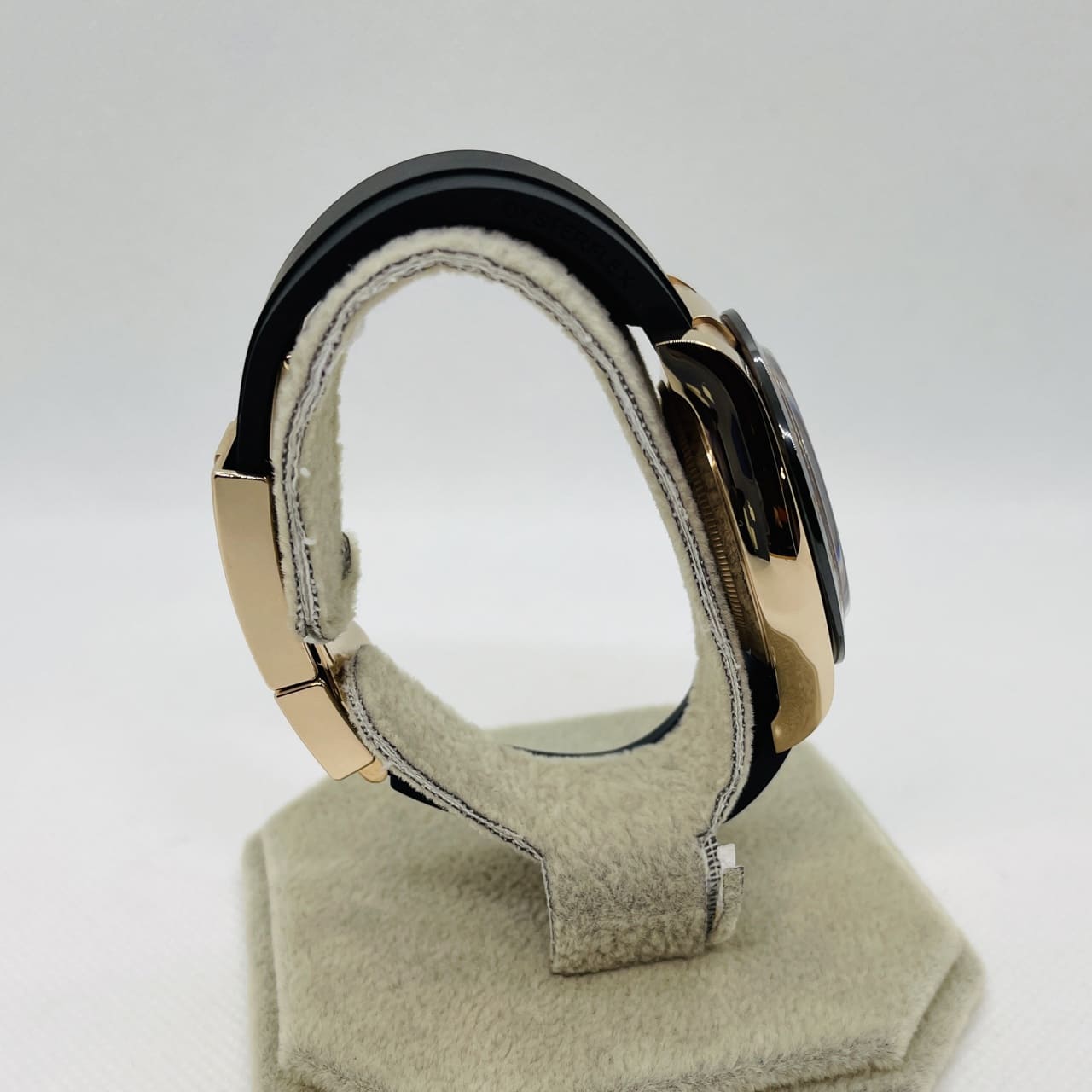 ロレックス デイトナ 116515LN ブラックラバーベルト ブラック&ピンク