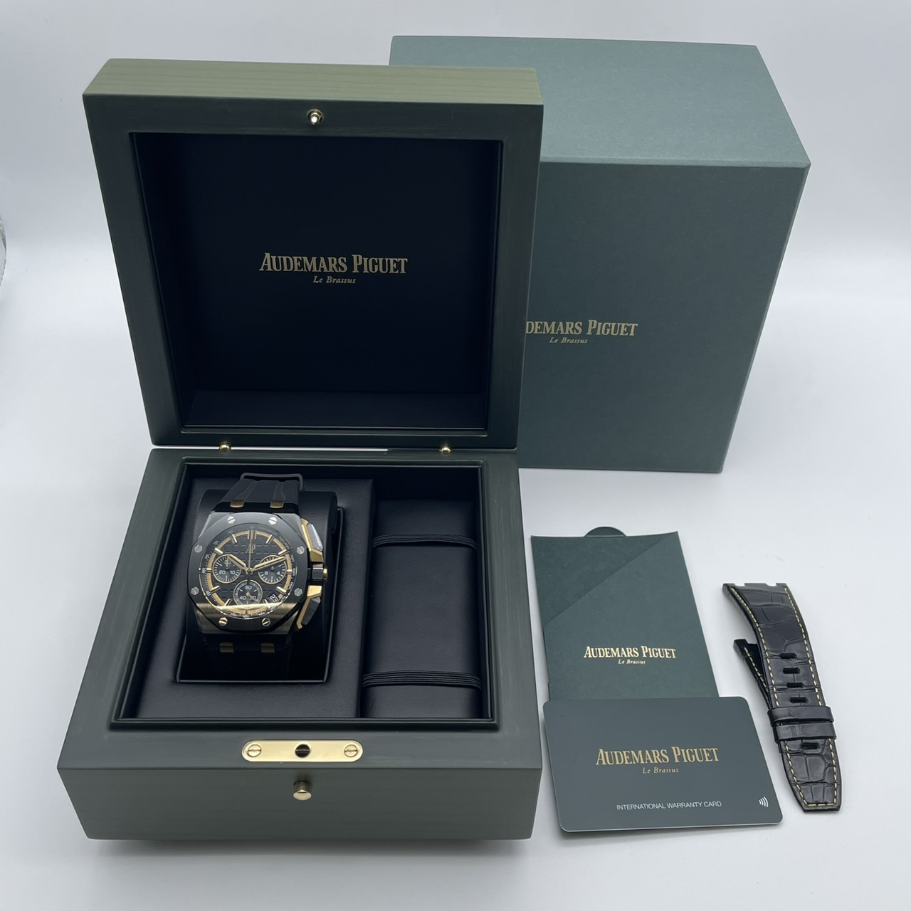 オーデマピゲ ロイヤルオークオフショア 26420CE.OO.A127CR.01 ブラック ブラックセラミック 43mm