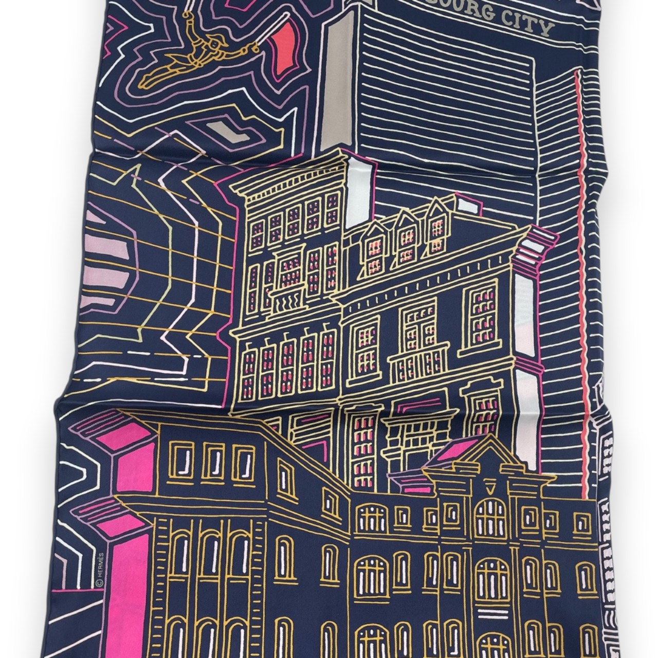 エルメス カレ 70 フォーブル・シティ カバン/ローズ・ヴィズ/ベージュ シルク100%