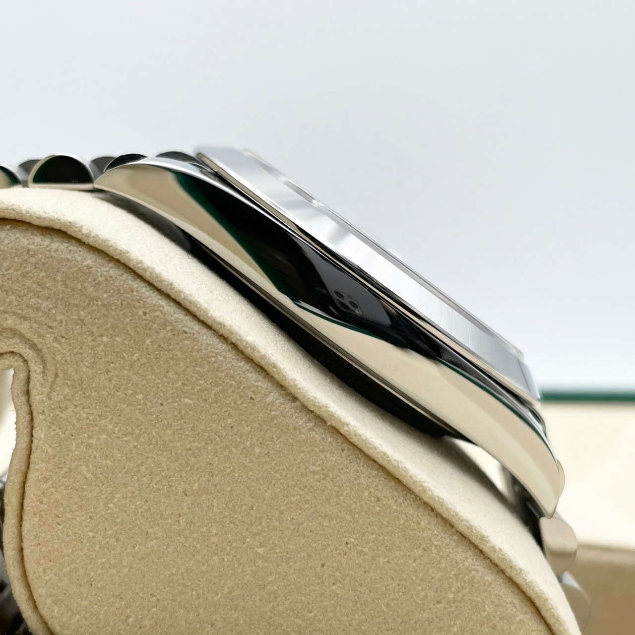 【25年10月ギャラ！】ロレックス デイトジャスト 126300 ホワイト ジュビリーブレスレット 41mm