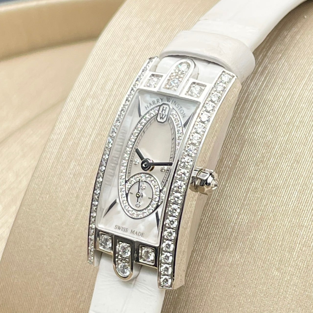 【定価4,037,000円！】 ハリーウィンストン アヴェニューC  ミニ・ スモールセコンド  ホワイト マザー・オブ・パール  AVCQSS16WW001