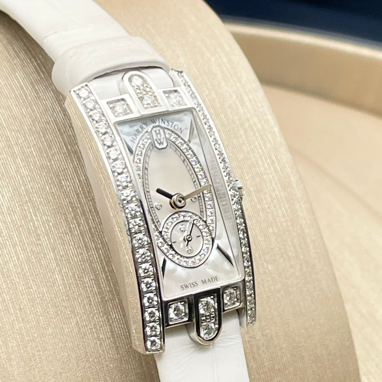 【定価4,037,000円！】 ハリーウィンストン アヴェニューC  ミニ・ スモールセコンド  ホワイト マザー・オブ・パール  AVCQSS16WW001