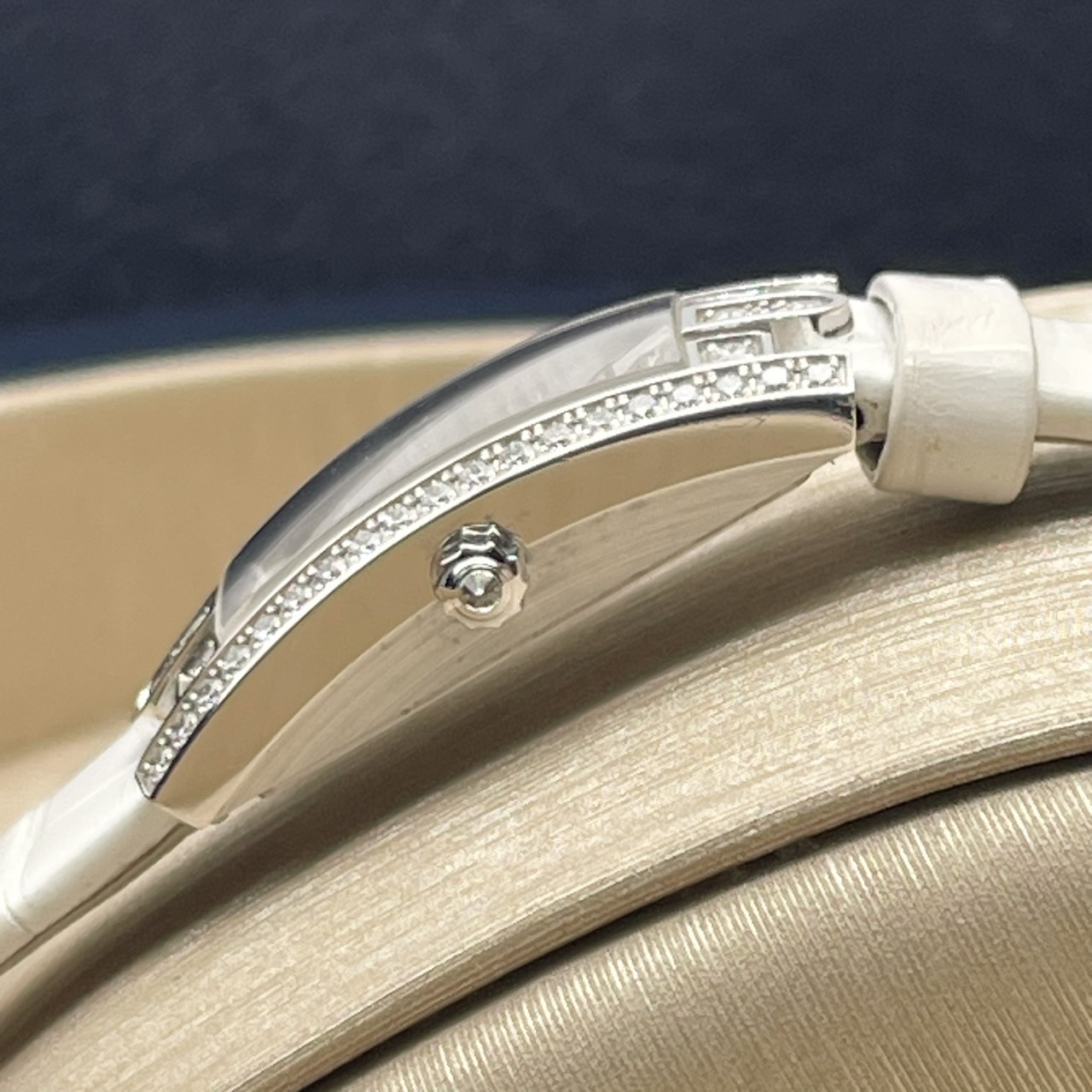 【定価4,037,000円！】 ハリーウィンストン アヴェニューC  ミニ・ スモールセコンド  ホワイト マザー・オブ・パール  AVCQSS16WW001