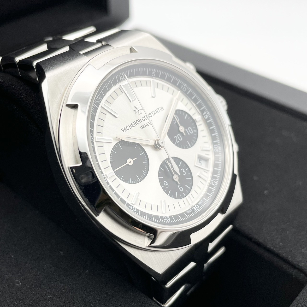 ヴァシュロンコンスタンタン オーヴァーシーズ 5500V/110A-B686 シルバー 42.5mm