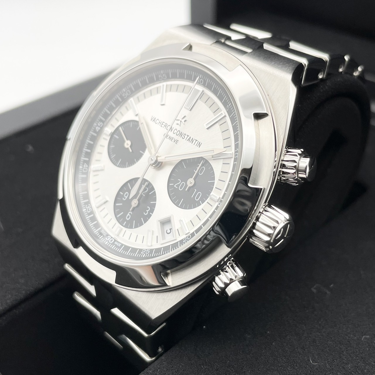 ヴァシュロンコンスタンタン オーヴァーシーズ 5500V/110A-B686 シルバー 42.5mm