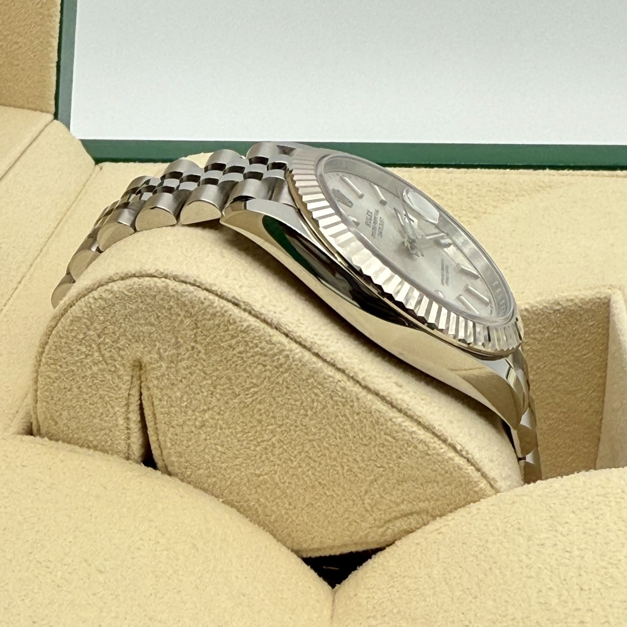 ロレックス デイトジャスト 126334 シルバー ジュビリーブレスレット 41mm