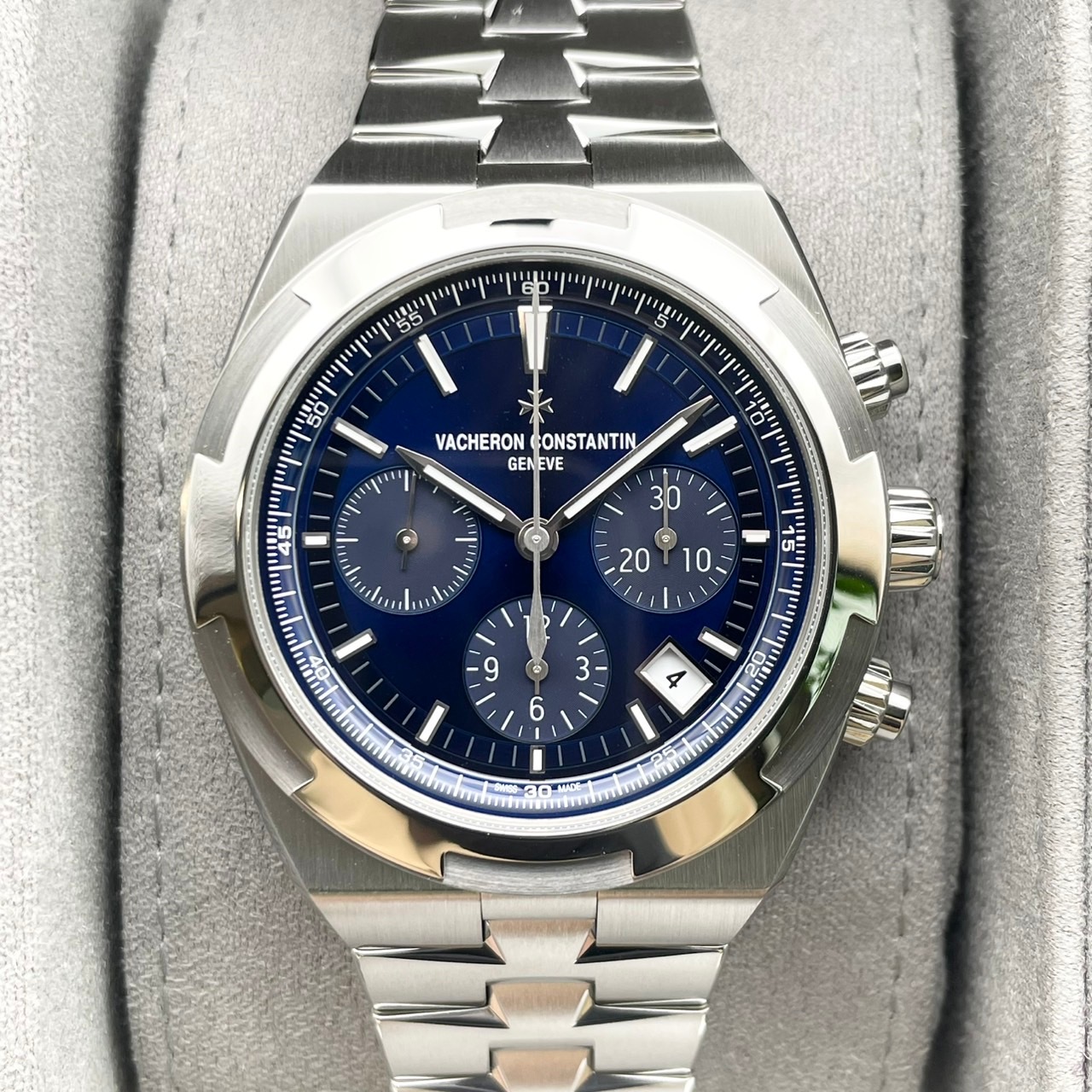 ヴァシュロンコンスタンタン オーヴァーシーズ・クロノグラフ 5520V/210A-B148 42.5mm