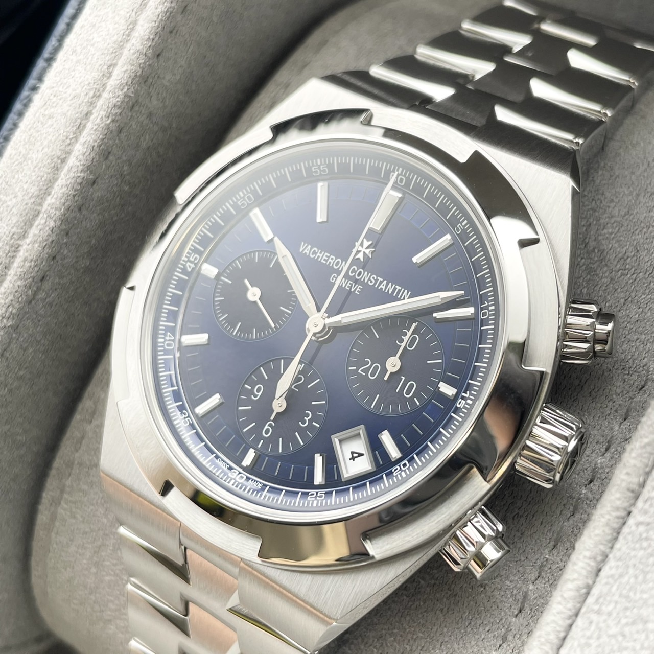 ヴァシュロンコンスタンタン オーヴァーシーズ・クロノグラフ 5520V/210A-B148 42.5mm