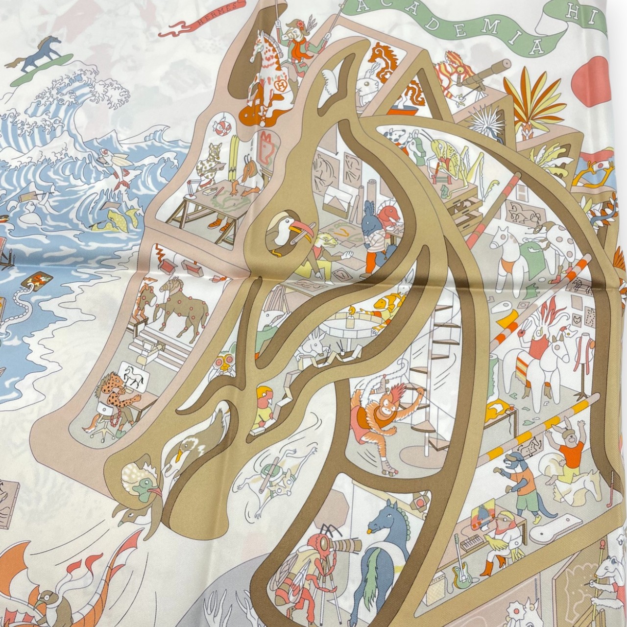 エルメス カレ 90 アカデミア・イピカ 白/ローズ・プードル/ベージュ