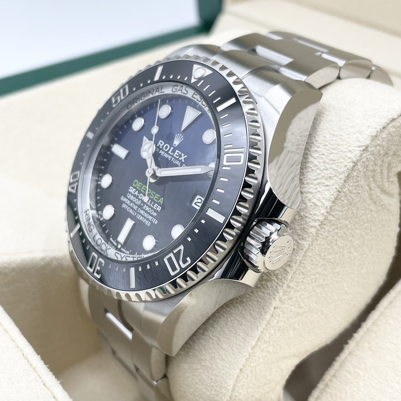 ロレックス シードゥエラー 136660 オイスターブレスレット Dブルー 44mm