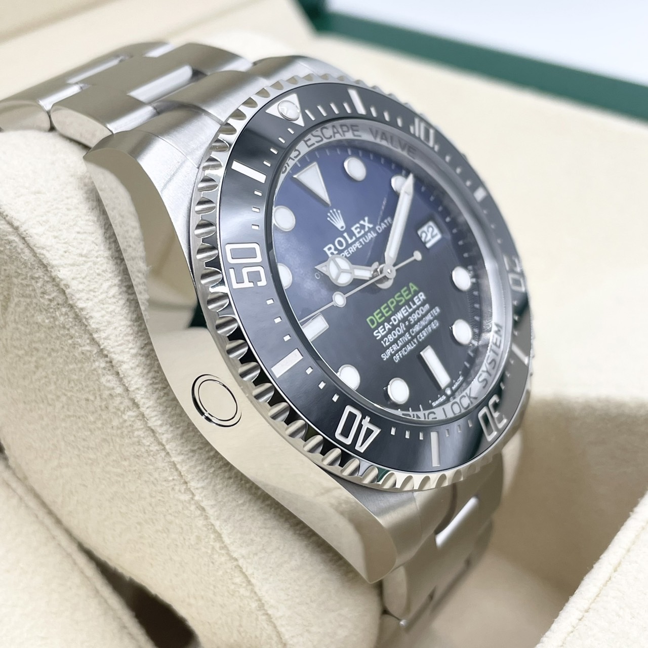 ロレックス シードゥエラー 136660 オイスターブレスレット Dブルー 44mm