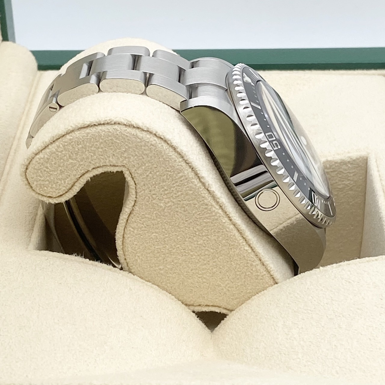 【2024年モデル】ロレックス ディープシー 136660 Dブルー オイスターブレスレット 44mm