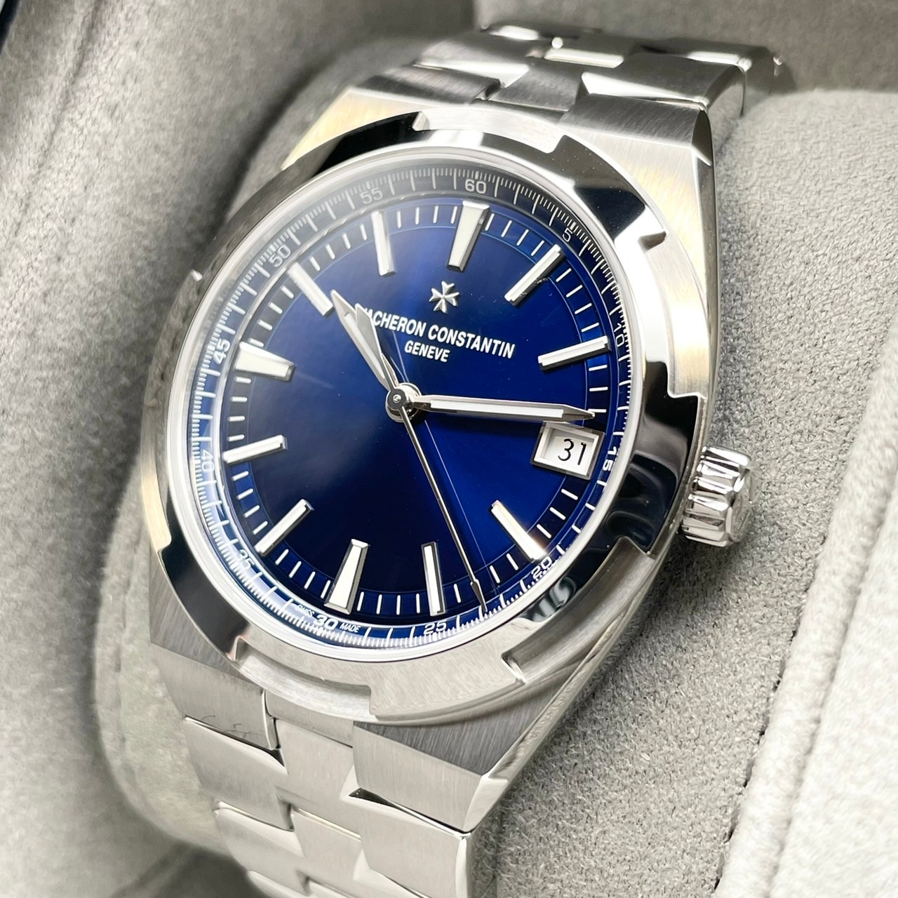ヴァシュロンコンスタンタン オーヴァーシーズ 4520V/210A-B128 ステンレススチール ブルー 41mm