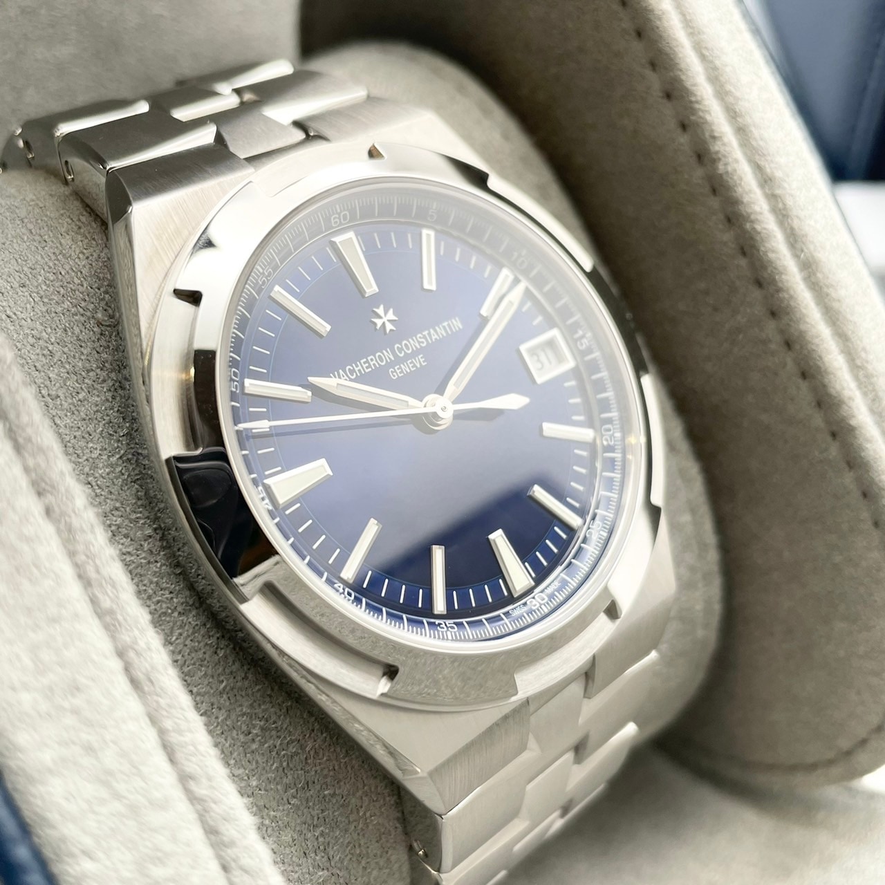 ヴァシュロンコンスタンタン オーヴァーシーズ 4520V/210A-B128 ステンレススチール ブルー 41mm