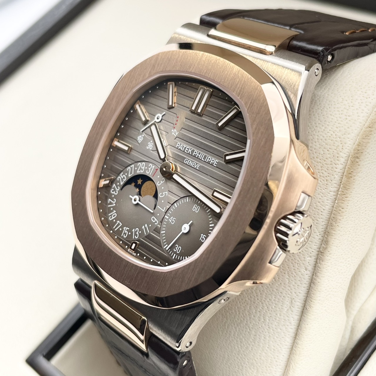 パテックフィリップ ノーチラス プチコンプリケーション 5712GR-001 グレー 43mm×38mm