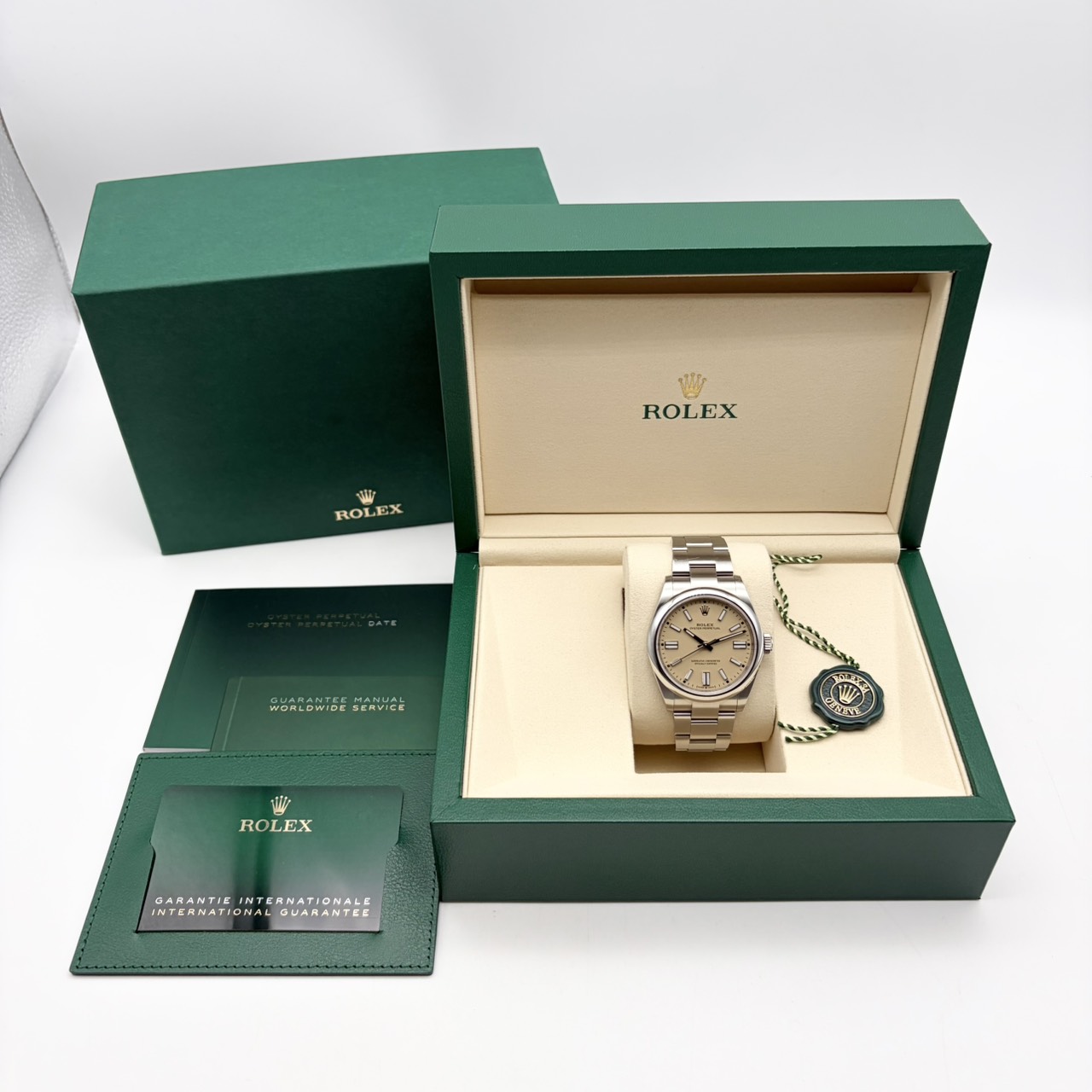 保証書日付2025年10月！】ロレックス オイスターパーペチュアル 134300
