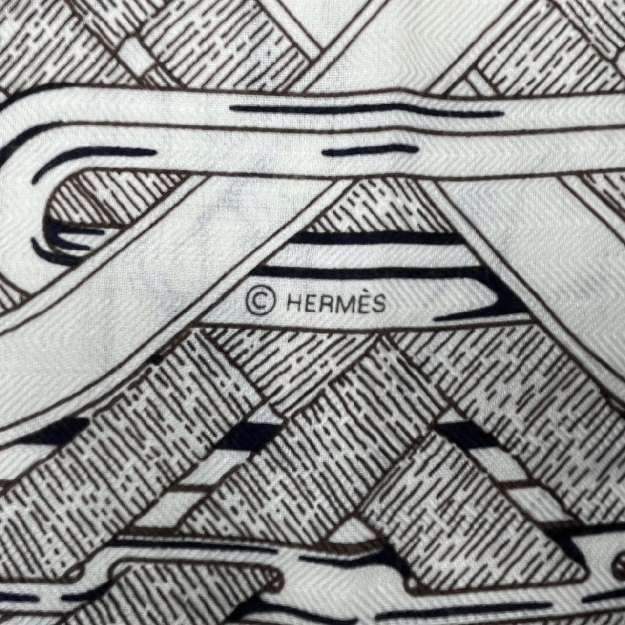 エルメス カレジェアン 140 馬銜・バンダナ 白/ブルーマリン／エベンヌ カシミヤ/シルク