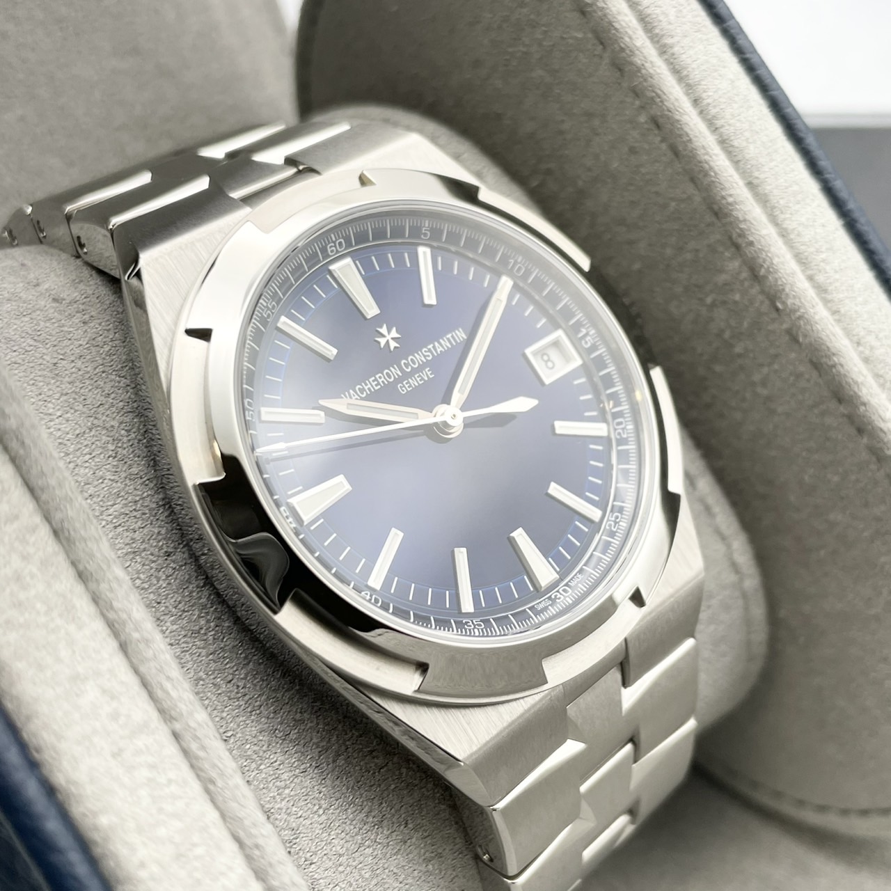 ヴァシュロンコンスタンタン オーヴァーシーズ 4520V/210A-B128 ステンレススチール ブルー 41mm