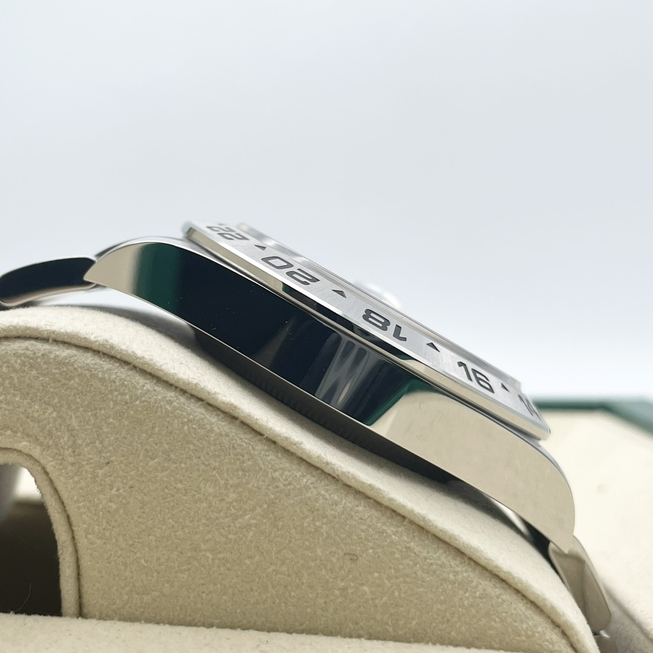 ロレックス エクスプローラーII 226570 ブラック オイスターブレスレット 42mm