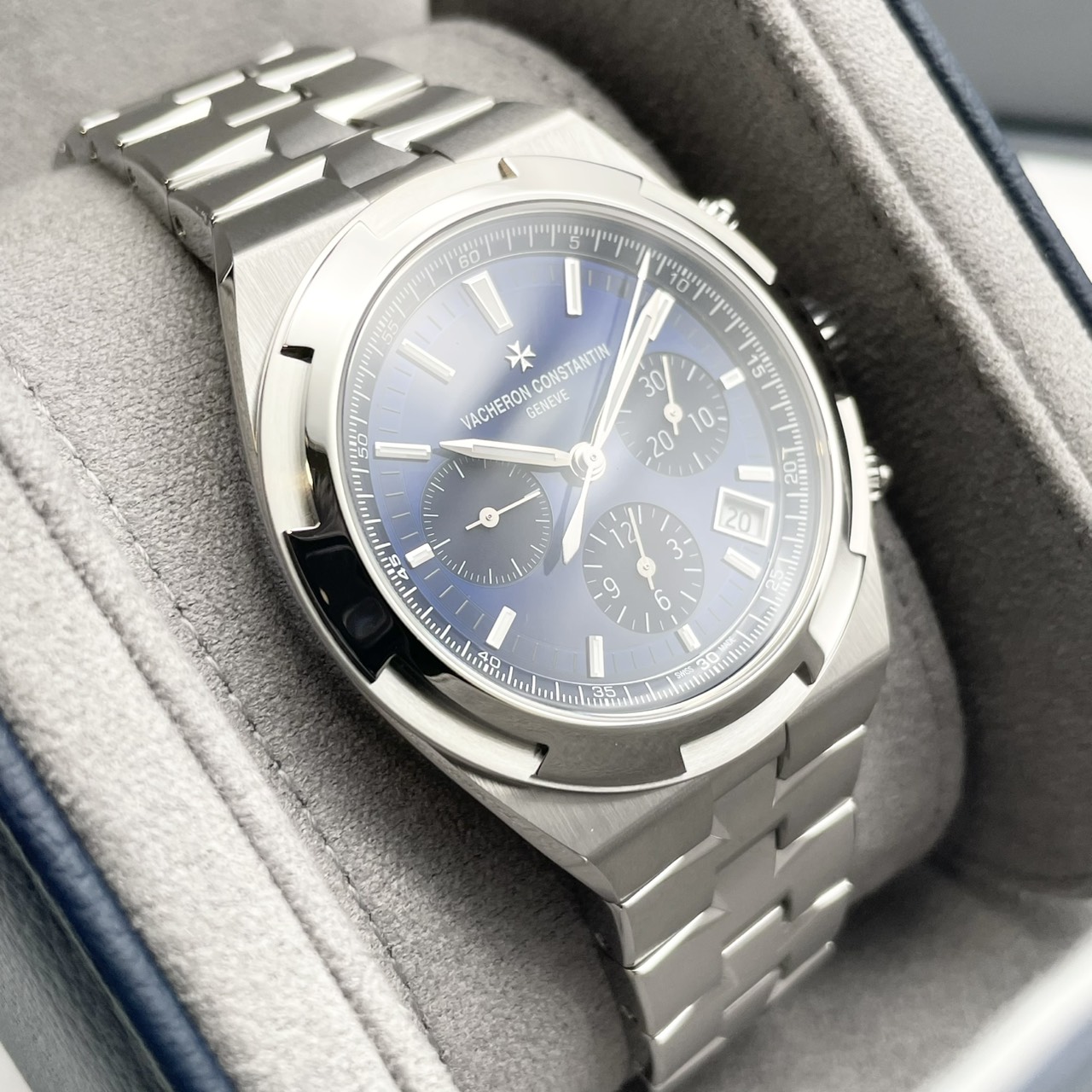 ヴァシュロンコンスタンタン オーヴァーシーズ・クロノグラフ 5520V/210A-B148 42.5mm