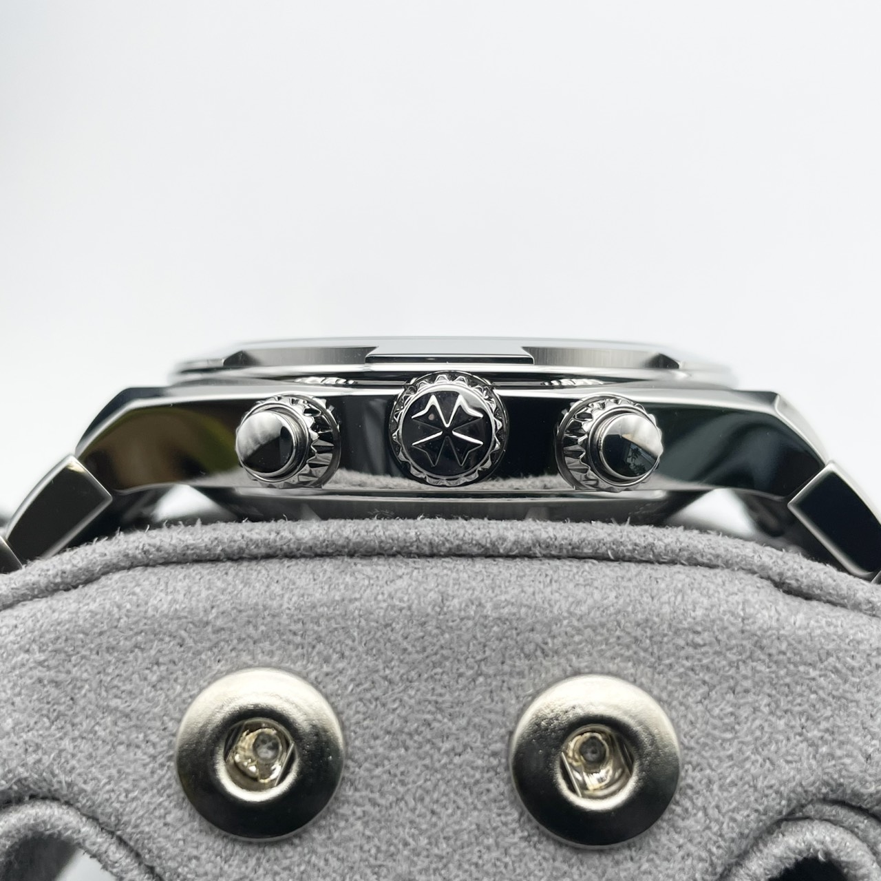 ヴァシュロンコンスタンタン オーヴァーシーズ・クロノグラフ 5520V/210A-B148 42.5mm