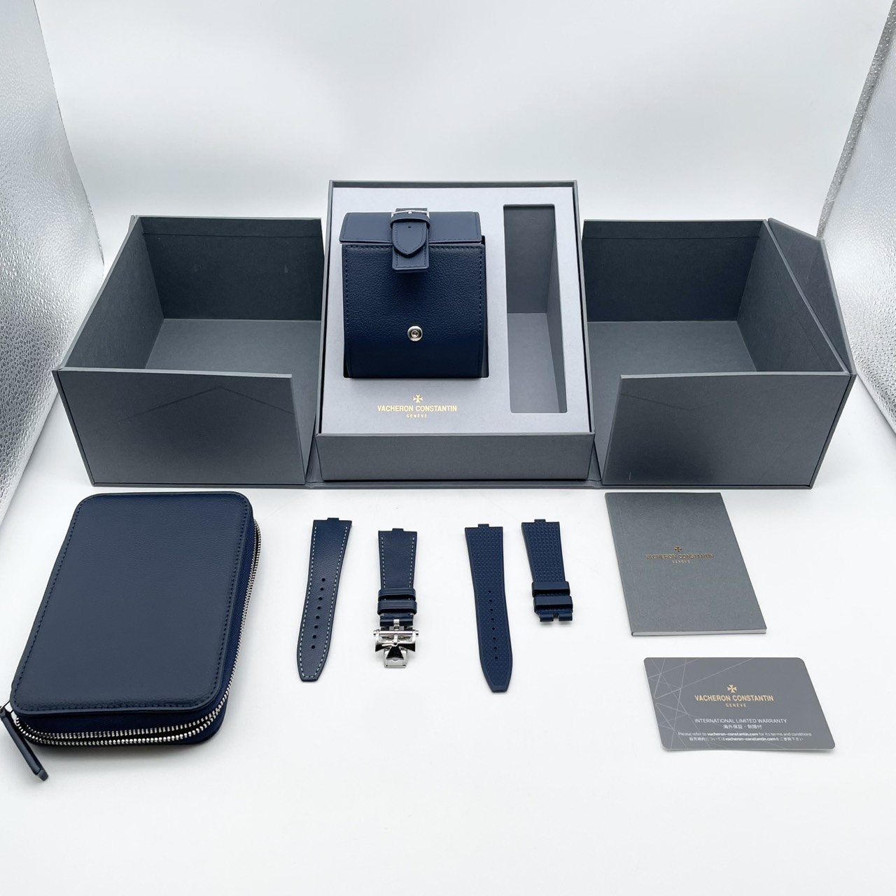 ヴァシュロンコンスタンタン オーヴァーシーズ・クロノグラフ 5520V/210A-B148 42.5mm