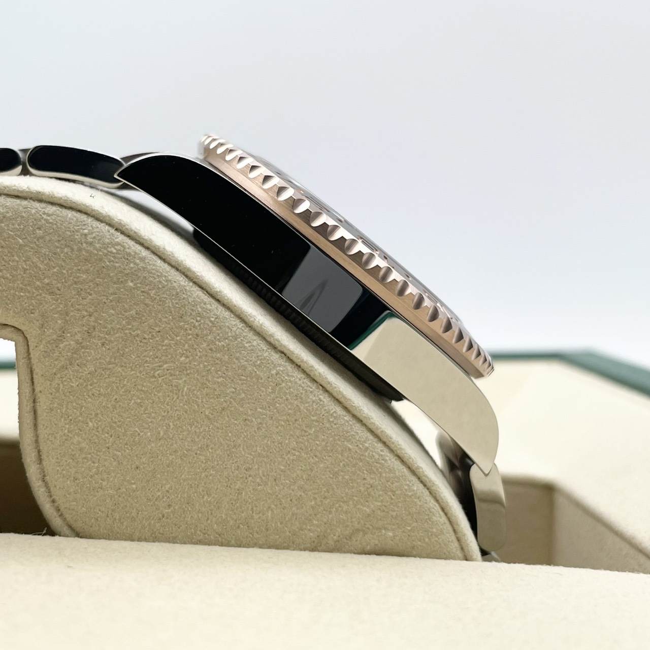 【保証書日付2026年2月！】 ロレックス GMTマスターII 126711CHNR ブラック 40mm