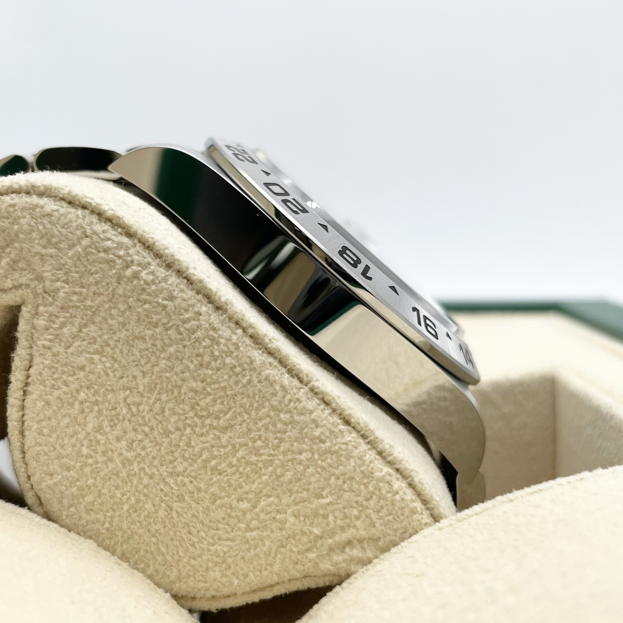 ロレックス エクスプローラーII 226570 ホワイト オイスターブレスレット 42mm