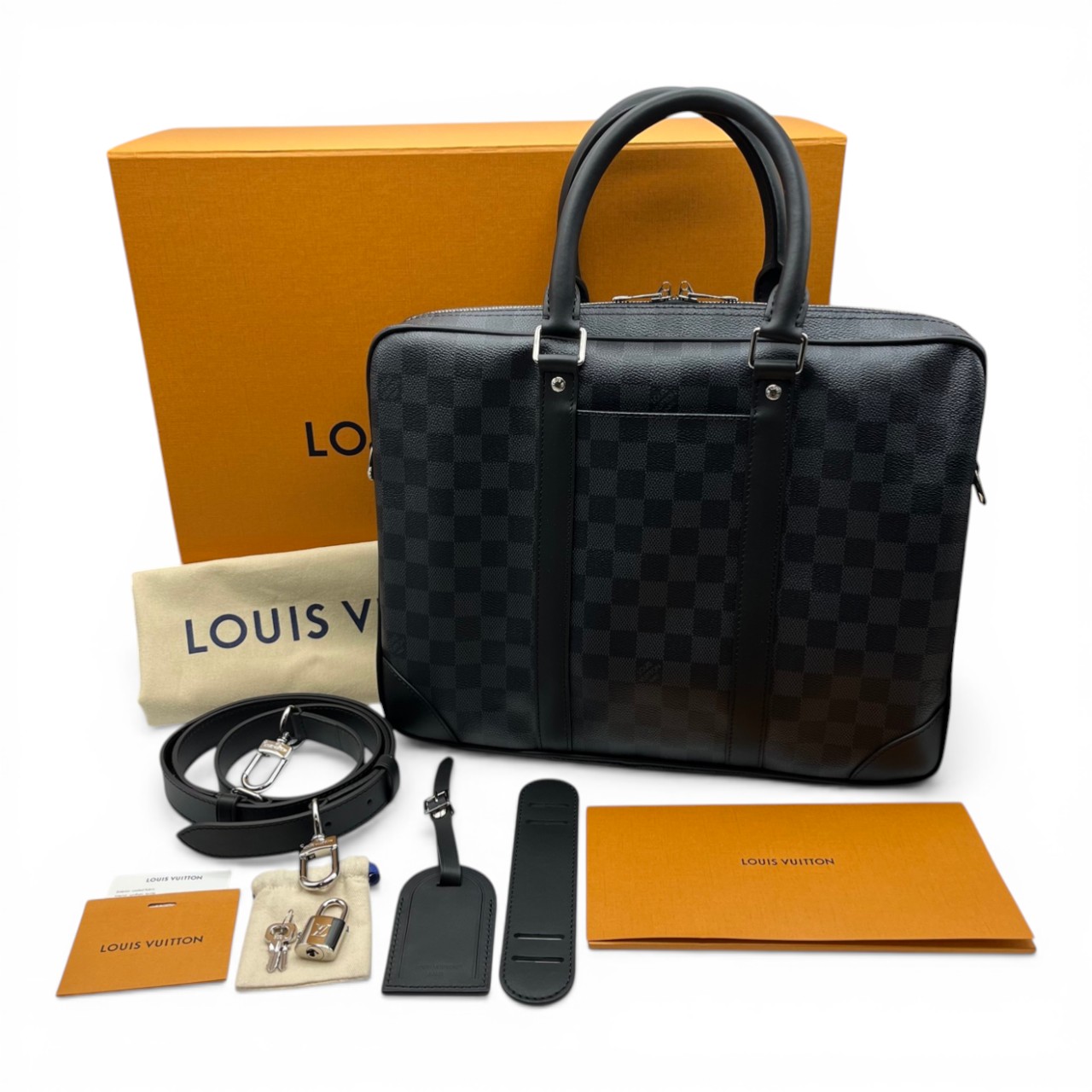 ルイヴィトン ポルト ドキュマン ヴォヤージュ 36.5 ブラック ダミエ・グラフィト シルバー金具