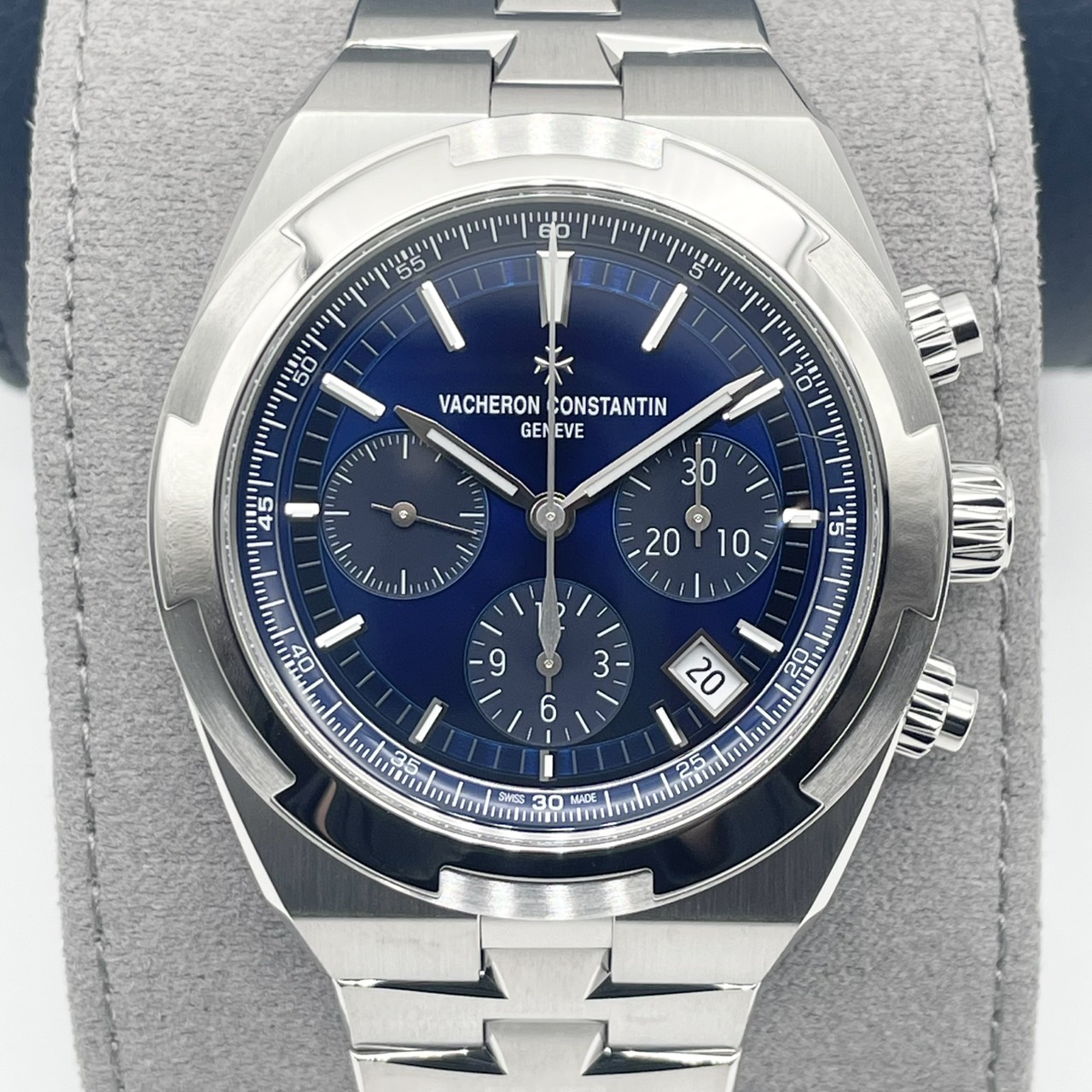 【保証書日付2026年3月】ヴァシュロンコンスタンタン オーヴァーシーズ・クロノグラフ 5520V/210A-B148 42.5mm