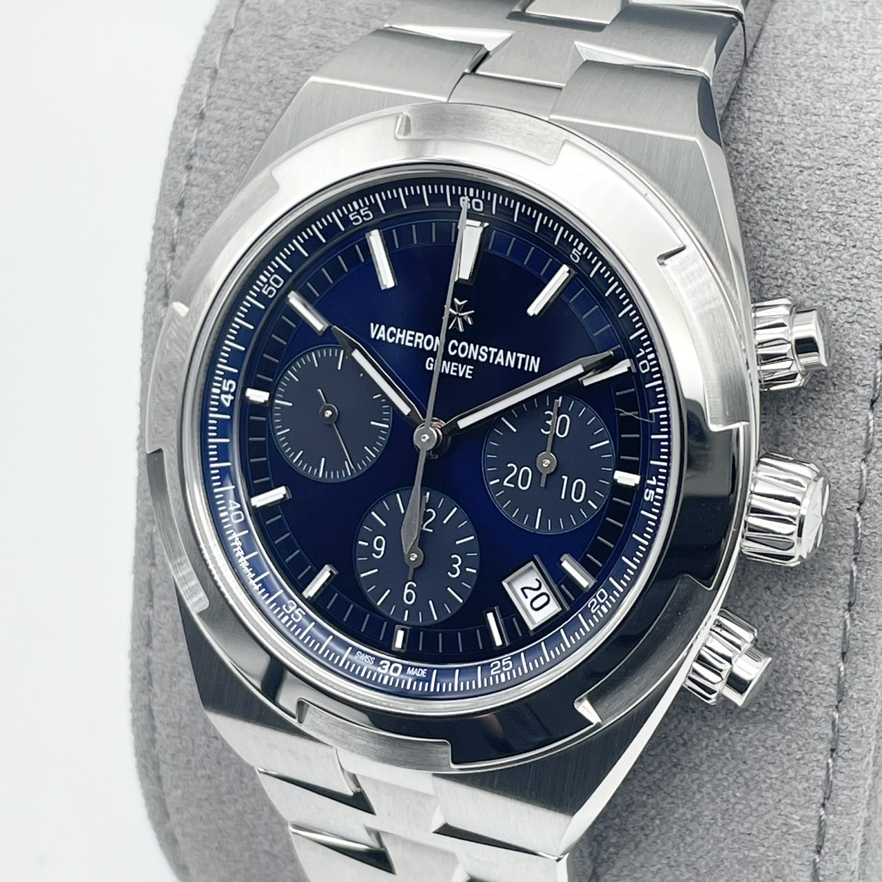 【保証書日付2026年3月】ヴァシュロンコンスタンタン オーヴァーシーズ・クロノグラフ 5520V/210A-B148 42.5mm