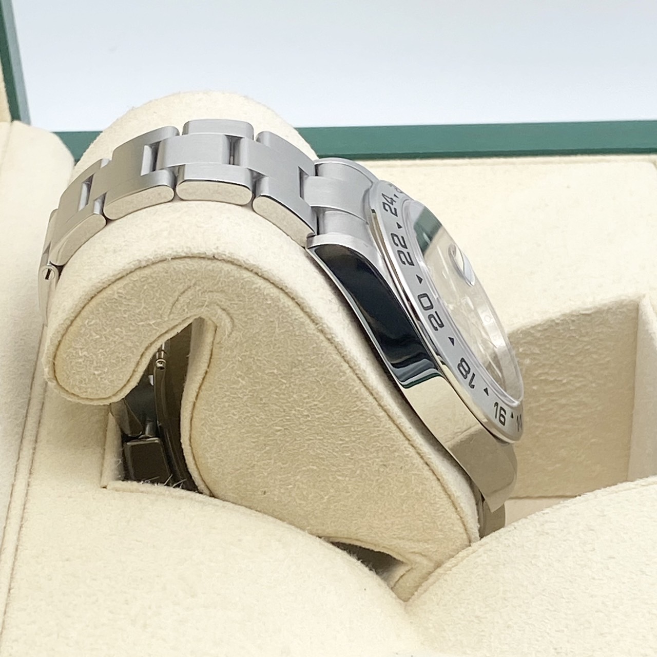 ロレックス エクスプローラーII 226570 オイスターブレスレット ブラック 42mm