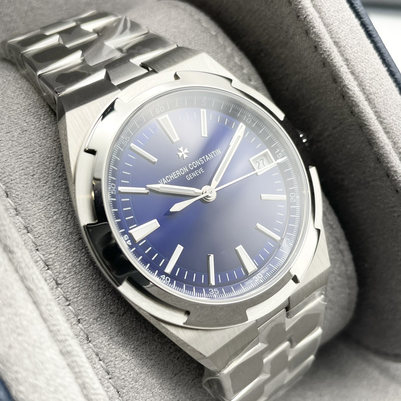 ヴァシュロンコンスタンタン オーヴァーシーズ 4520V/210A-B128 ブルー 41mm