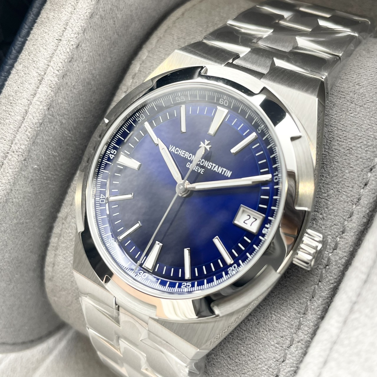 ヴァシュロンコンスタンタン オーヴァーシーズ 4520V/210A-B128 ブルー 41mm