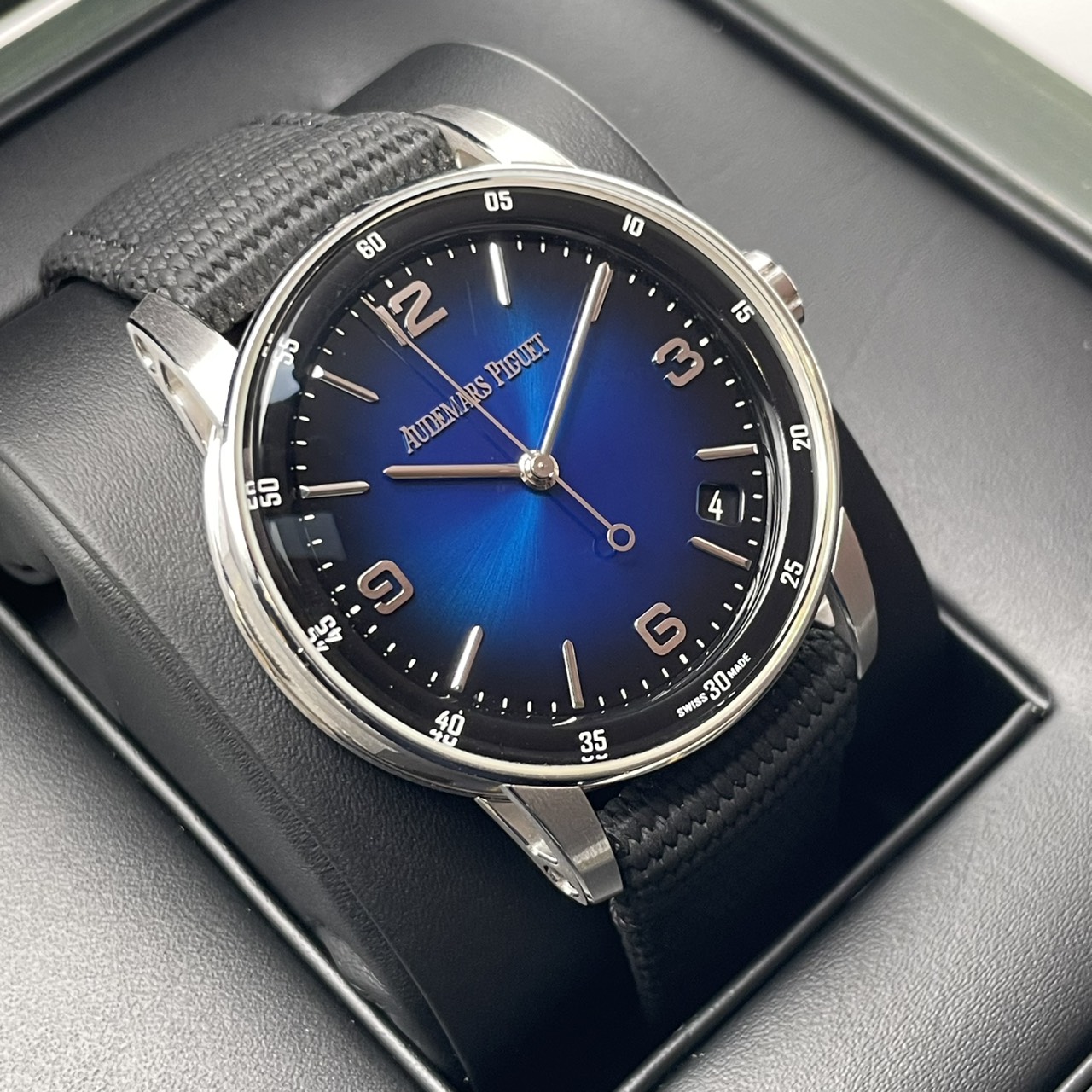 【定価4,290,000円】オーデマピゲ CODE11.59 15210BC.OO.A002KB.01 ホワイトゴールド スモークブルーラッカー 41mm