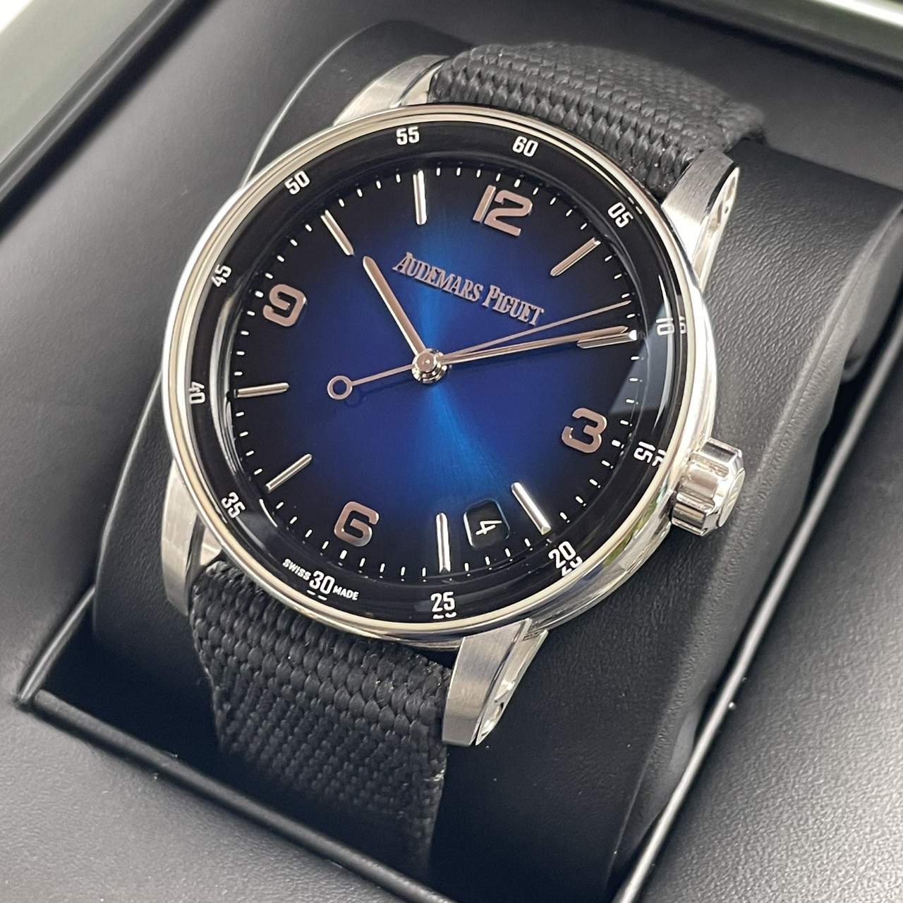 【定価4,290,000円】オーデマピゲ CODE11.59 15210BC.OO.A002KB.01 ホワイトゴールド スモークブルーラッカー 41mm