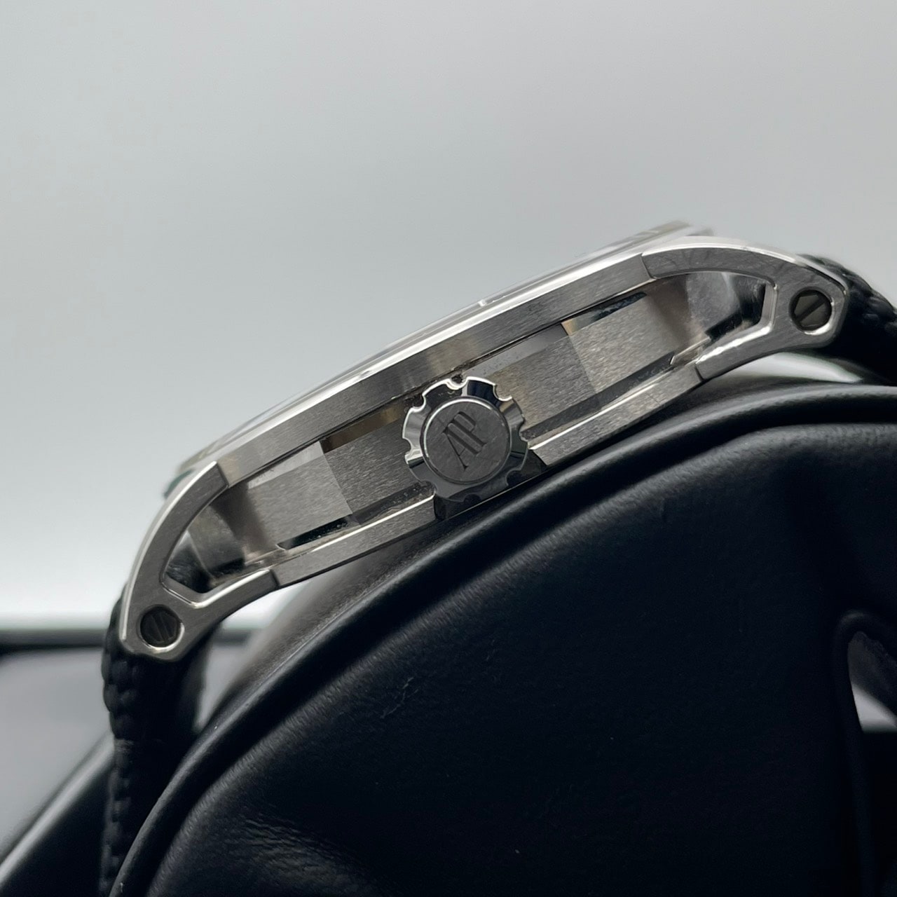 【定価4,290,000円】オーデマピゲ CODE11.59 15210BC.OO.A002KB.01 ホワイトゴールド スモークブルーラッカー 41mm