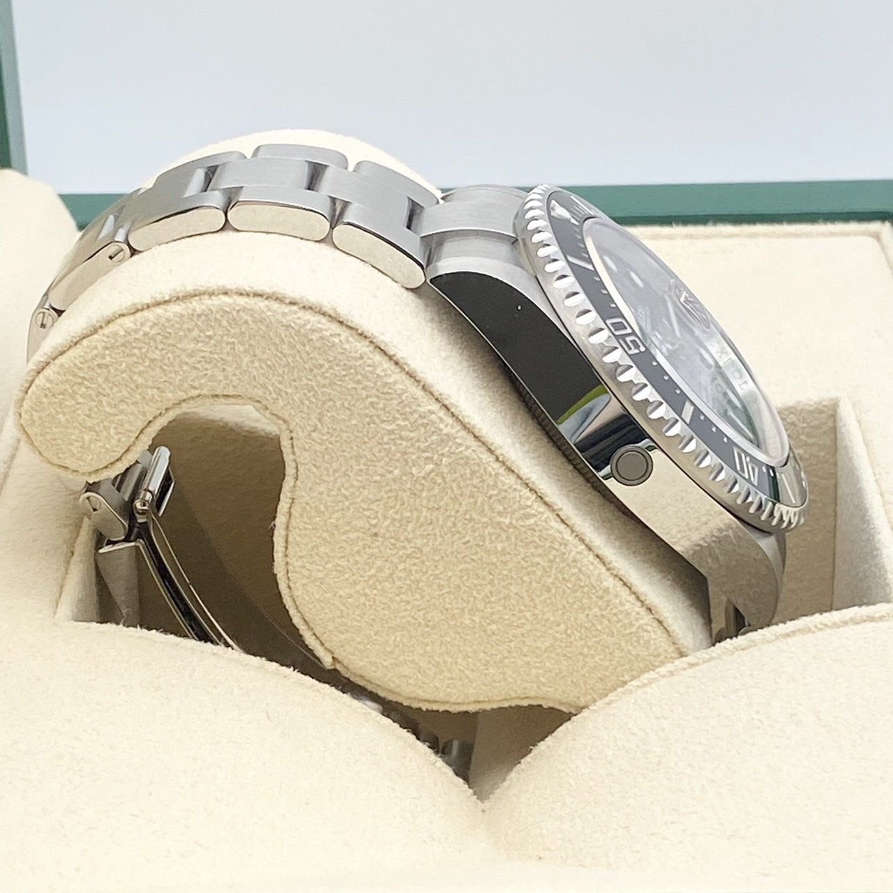 ロレックス シードゥエラー 126600 オイスターブレスレット ブラック 43mm