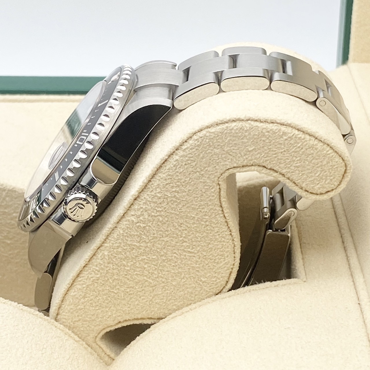 ロレックス シードゥエラー 126600 オイスターブレスレット ブラック 43mm