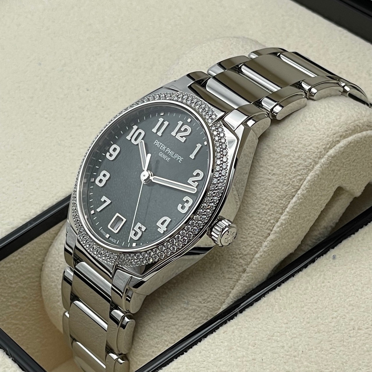 パテックフィリップ Twenty~4 7300/1200A-011 オリーブグリーン・ソレイユ ステンレス 36mm