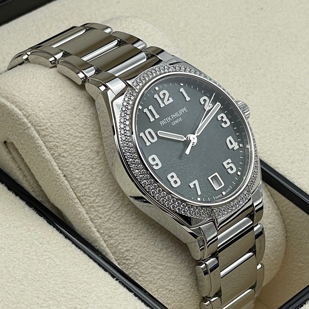 パテックフィリップ Twenty~4 7300/1200A-011 オリーブグリーン・ソレイユ ステンレス 36mm
