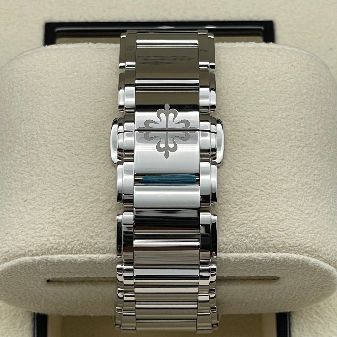 パテックフィリップ Twenty~4 7300/1200A-011 オリーブグリーン・ソレイユ ステンレス 36mm