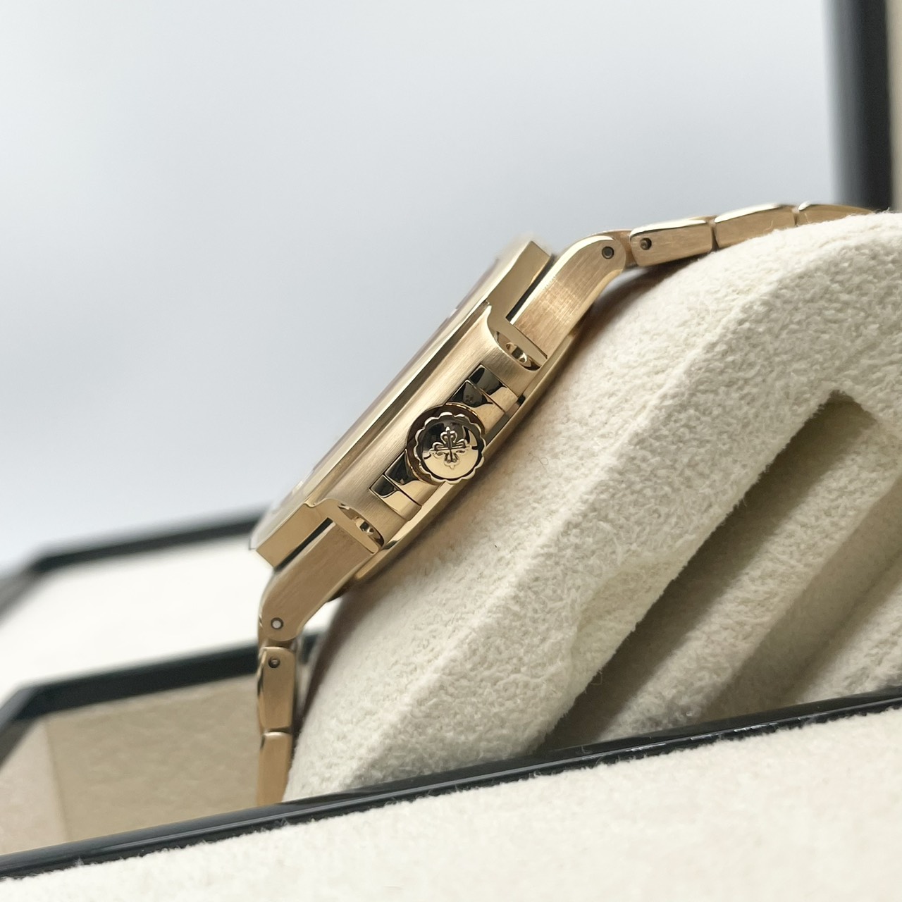 パテックフィリップ ノーチラス 7118/1R-001 シルバーオパーリン 35.2mm