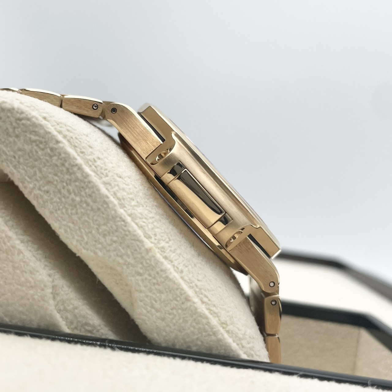 パテックフィリップ ノーチラス 7118/1R-001 シルバーオパーリン 35.2mm