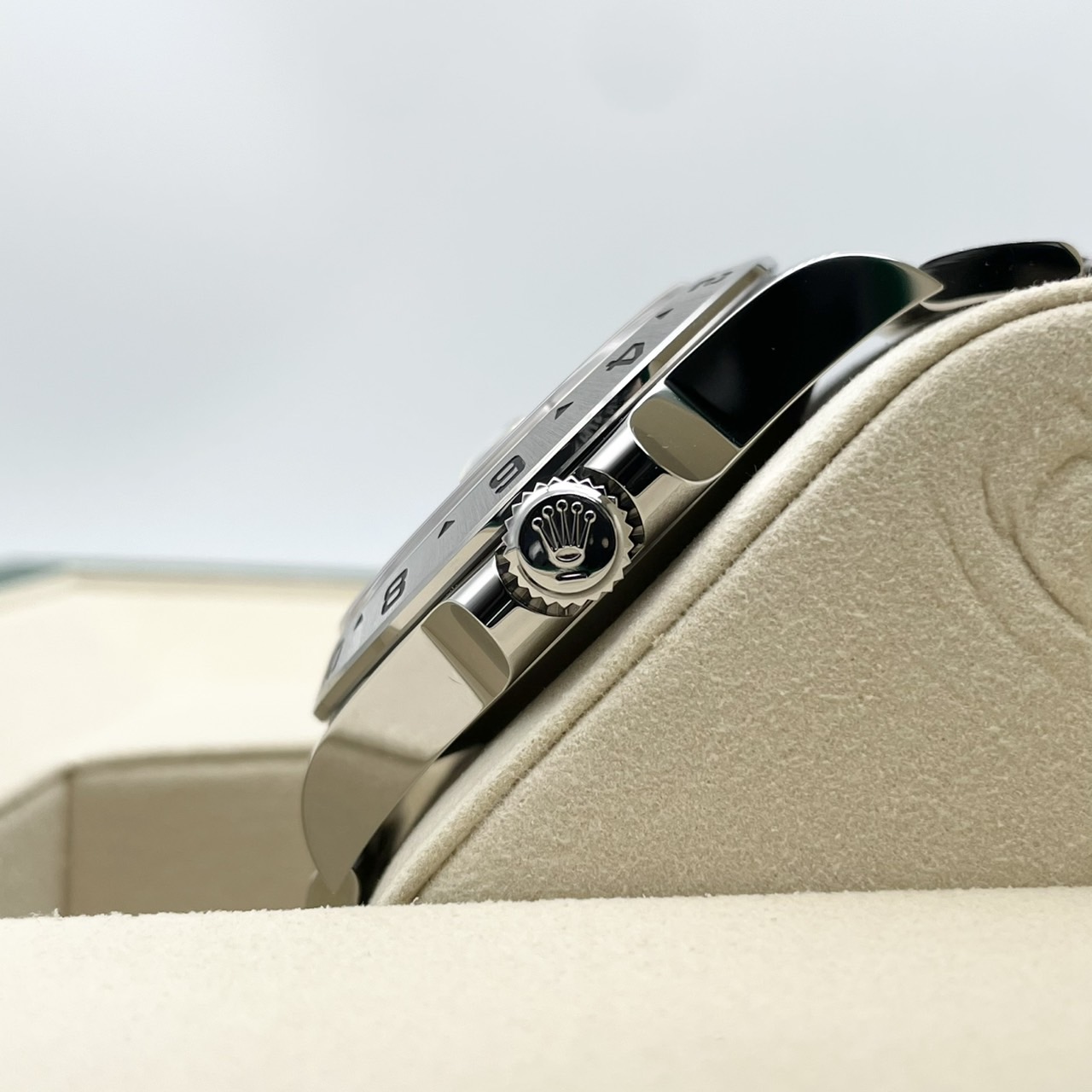 ロレックス エクスプローラーII 226570 ホワイト オイスターブレスレット 42mm