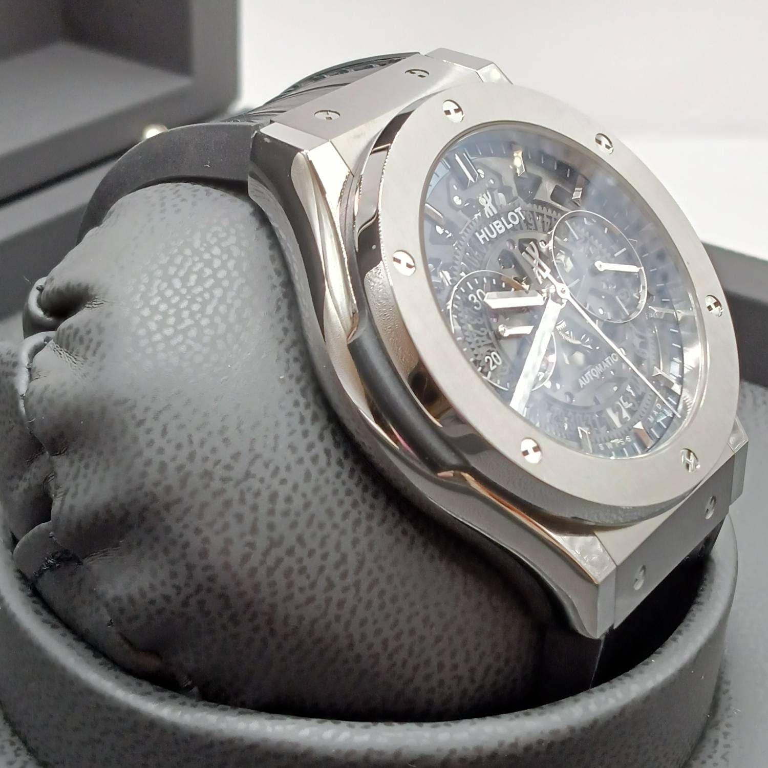 ウブロ クラシック・フュージョン アエロ・フュージョン チタニウム 525.NX.0170.LR 45mm